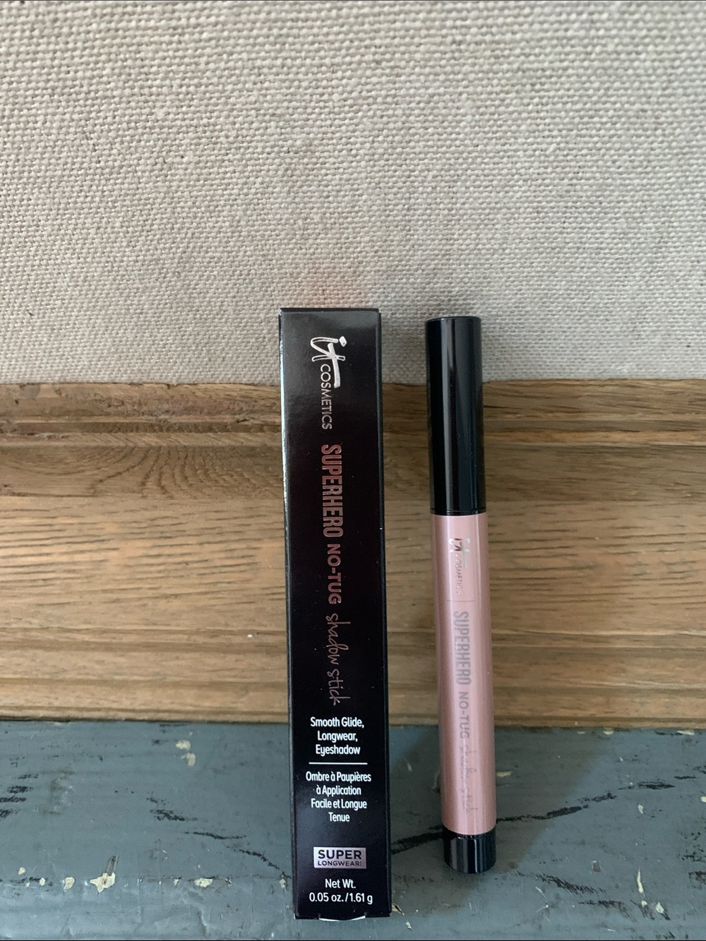 it cosmetics Superhero No-Tug Shadow Stick - silk armor